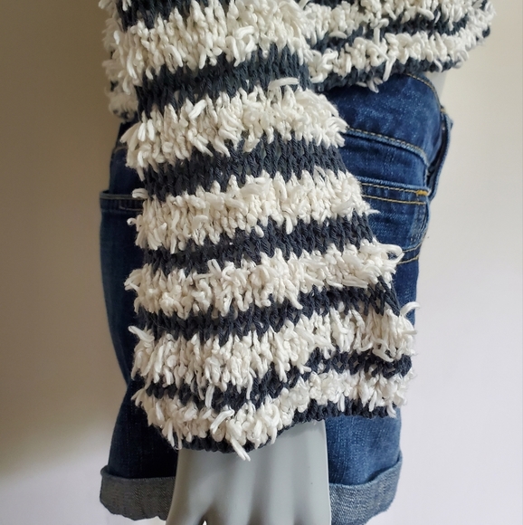 Free People "Downy Stripe" Cropped Crochet Striped Sweater Size M - Picture 4 of 16